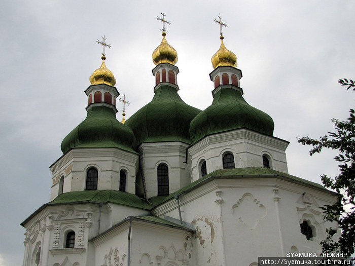 Купола Николаевского собора. Нежин, Украина