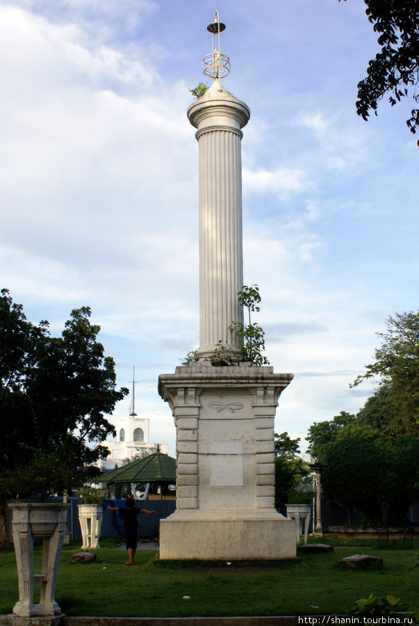 Памятник в Себу Себу-Сити, остров Себу, Филиппины
