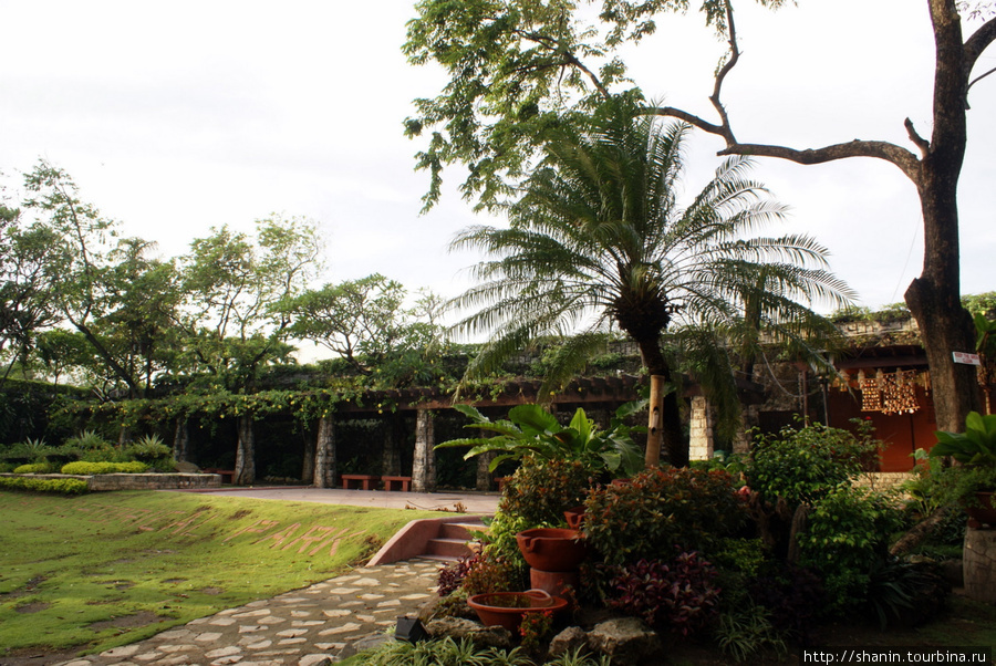 На территории форта Сан Педро в Себу Себу-Сити, остров Себу, Филиппины