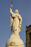 Статуя перед собором