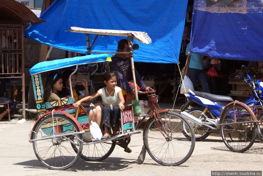 Велорикша с трехместной каретой Филиппины