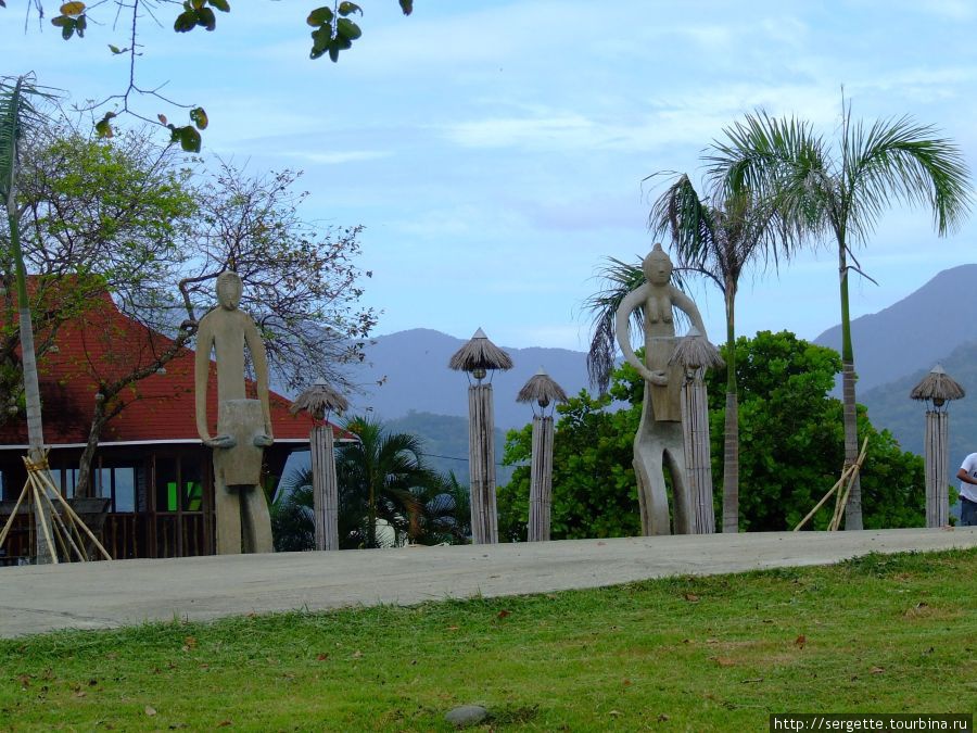 Есть и цивильный отель с бутафорным декором Пуэрто-Принсеса, остров Палаван, Филиппины