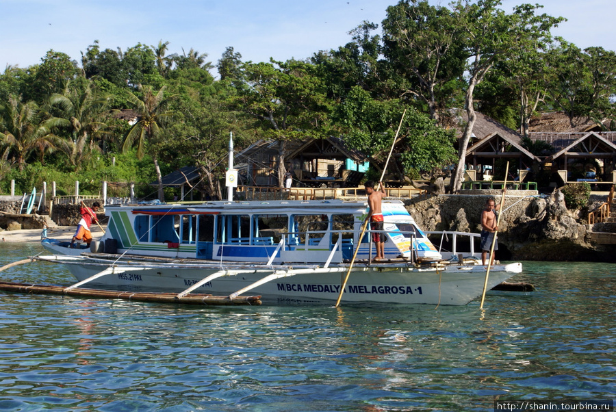 Лодка у острова Боракай Остров Боракай, Филиппины