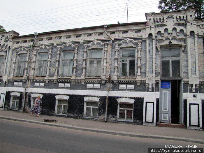 Краеведческий музей разместился в двухэтажном кирпичном доме, который принадлежал семье купцов Дяченко (построен в н.  ХIХ в.) Нежин, Украина
