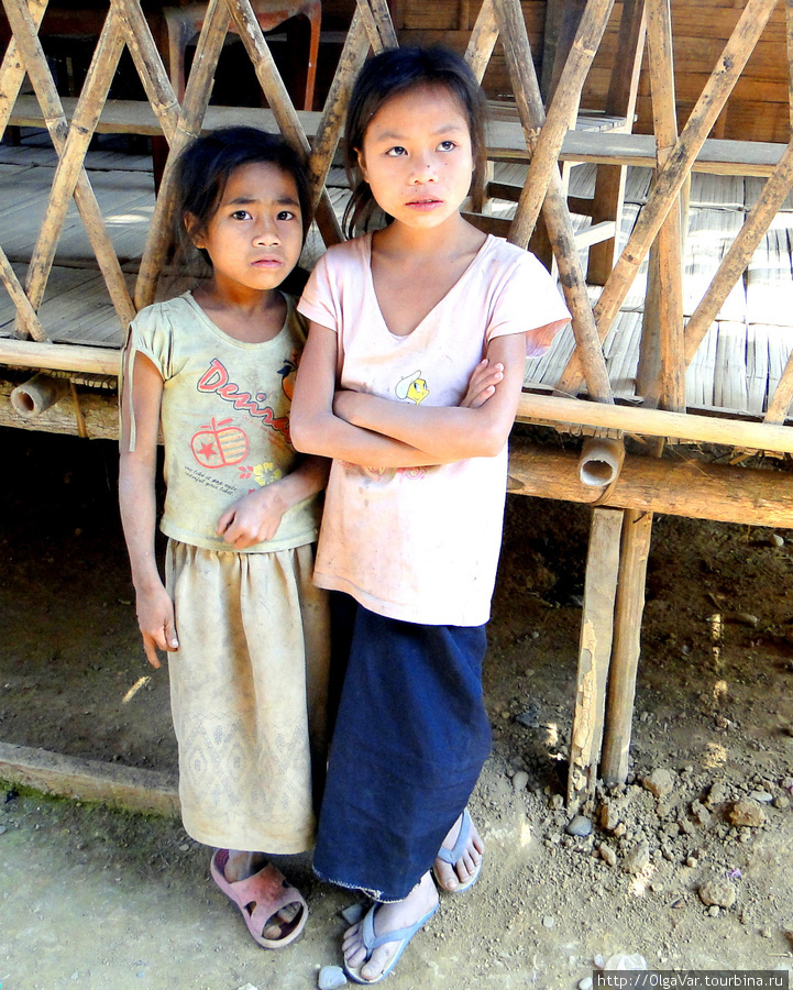 Девочки народности khmu Провинция Луангпрабанг, Лаос