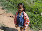 Начальное образование в Лаосе бесплатное, во многих школах преподают французский, именно поэтому многие с детства уже вовсю лопочат на французском, как эта очаровательная девочка