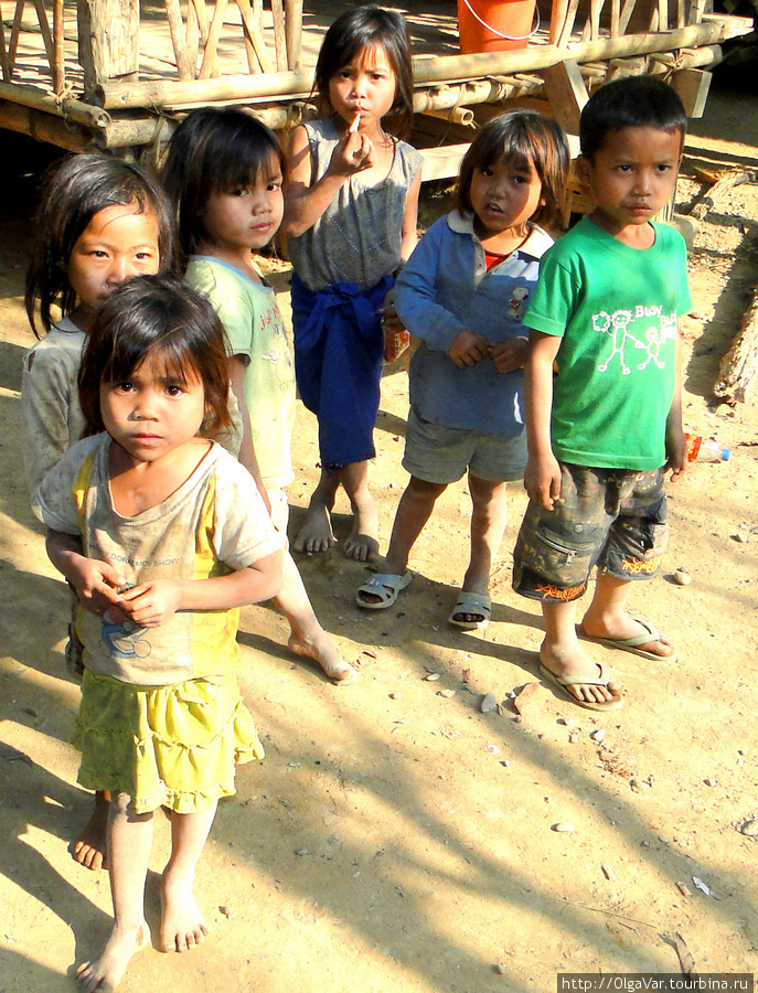 Дети народности khmu Провинция Луангпрабанг, Лаос