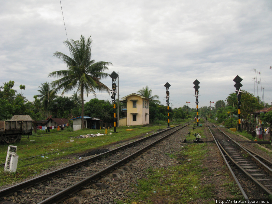 Ж.д. Южной Суматры - товарняки, пассажирские, вокзалы... Бандар-Лампунг, Индонезия