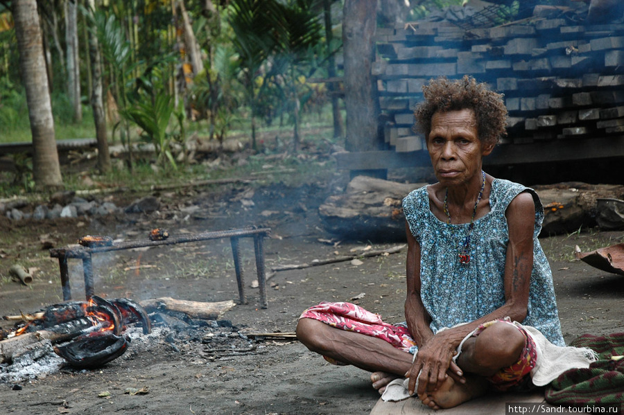 Женщина в деревне Гумбу Бонгу, Папуа-Новая Гвинея