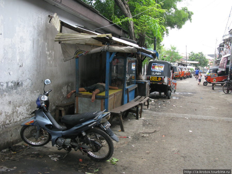 Простецкий жилой район на востоке Джакарты Джакарта, Индонезия