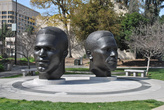 Памятник братьям Робинсон — знаменитым спортсменам и уроженцам Пасадены