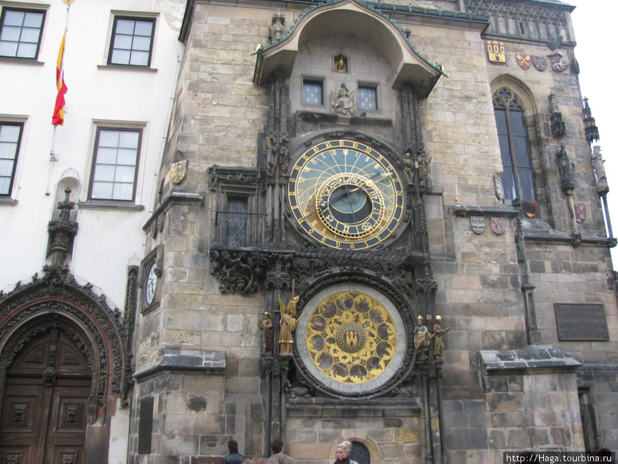 Ратуша с астрономическими часами — Пражские куранты на Староместской площади. Прага, Чехия