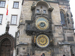 Ратуша с астрономическими часами — Пражские куранты на Староместской площади.