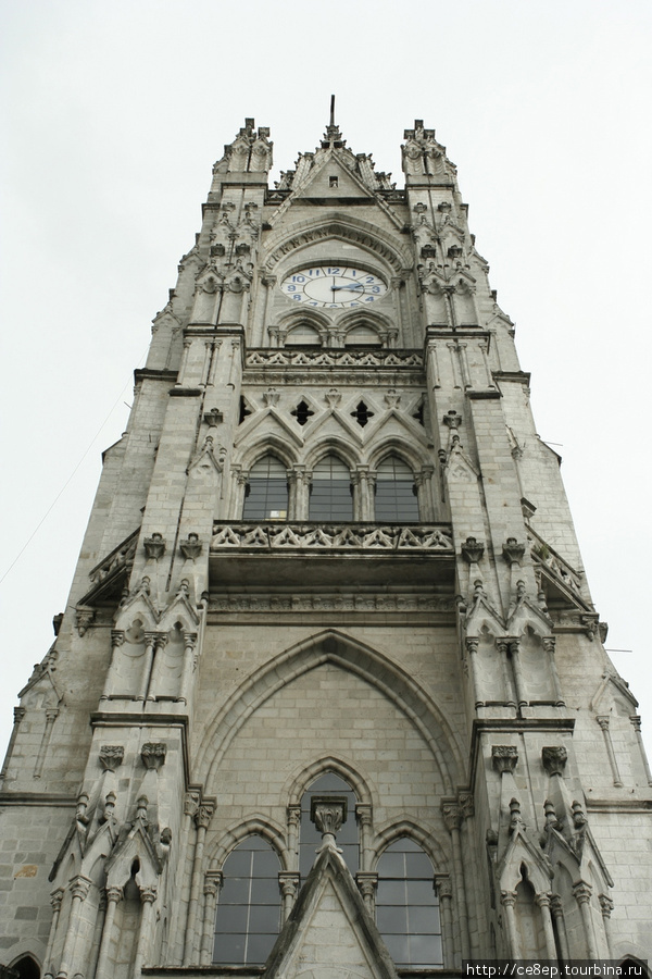 Самая большая неоготическая базилика в Южной Америке Кито, Эквадор