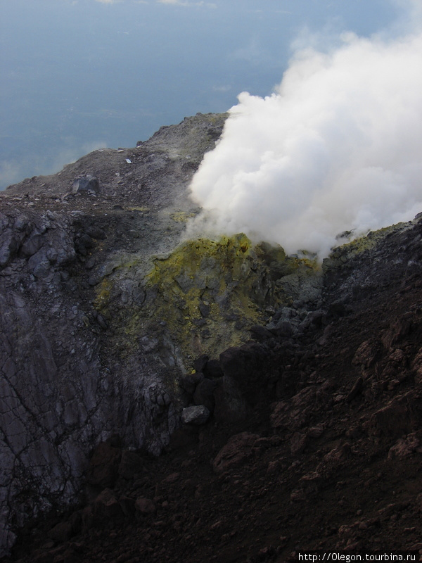 Встречаем рассвет с вершины действующего вулкана Ява, Индонезия