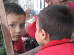 У входа в индуистские храмы стоят зеркала.  чтобы видеть, с каком лицом ты входишь к Богам. Смотрите, какое замечательное лицо у Непала!