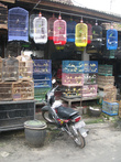 Маланг — на птичьем рынке
