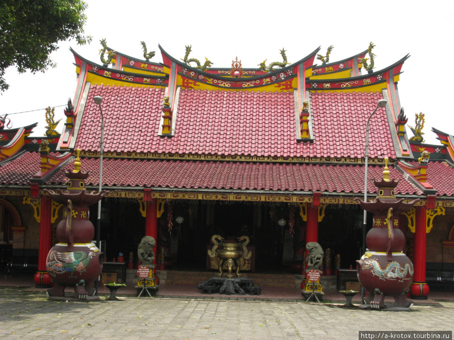 Китайский храм = внешний вид Маланг, Индонезия