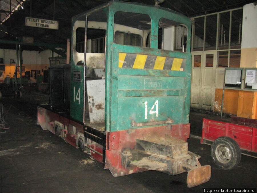 Это локомотивчики, старые, немецкого производства Маланг, Индонезия