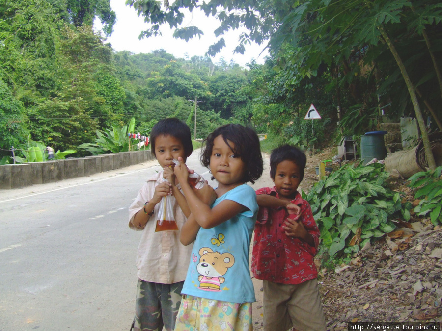 Дети Кабугао в Эль Нидо Пуэрто-Принсеса, остров Палаван, Филиппины