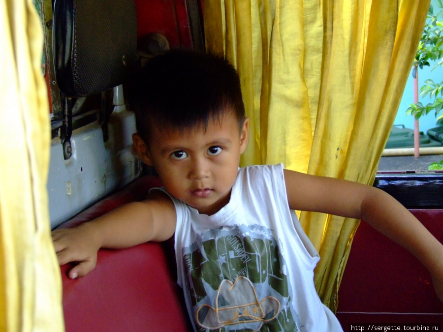 Дети Филиппин Пуэрто-Принсеса, остров Палаван, Филиппины