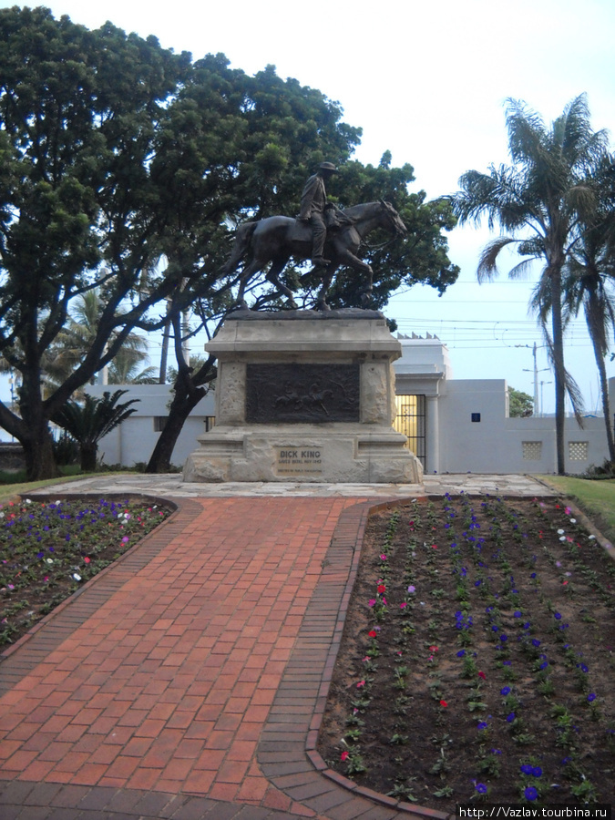 Статуя Дика Кинга / Dick King Statue