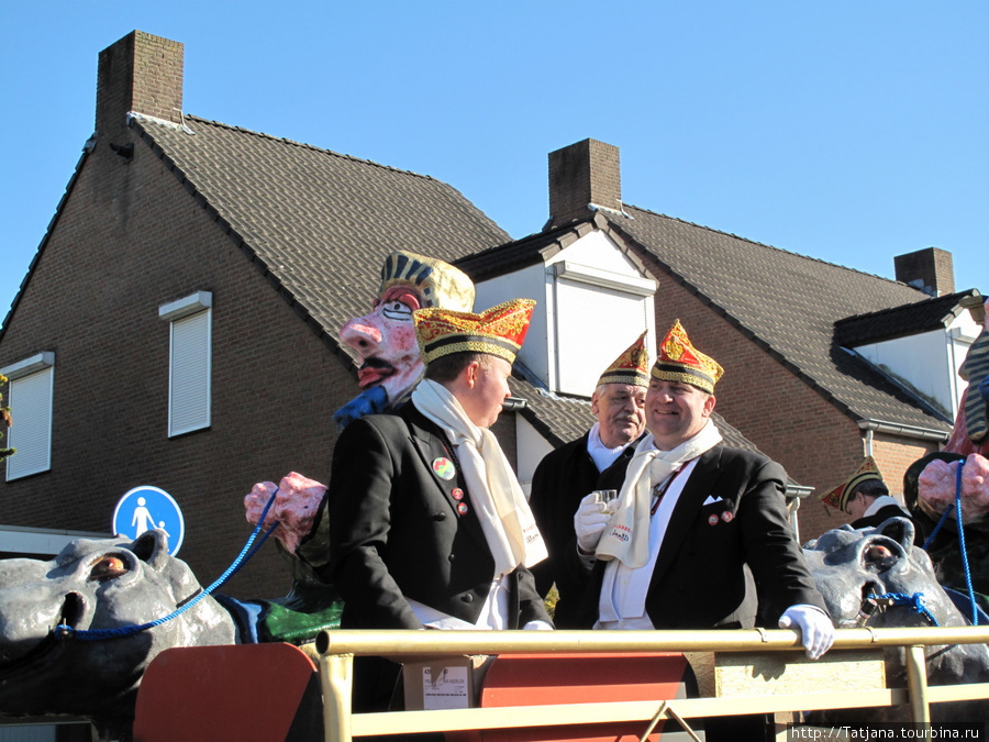Солнечный  карнавальный день в Херлене. Херлен, Нидерланды