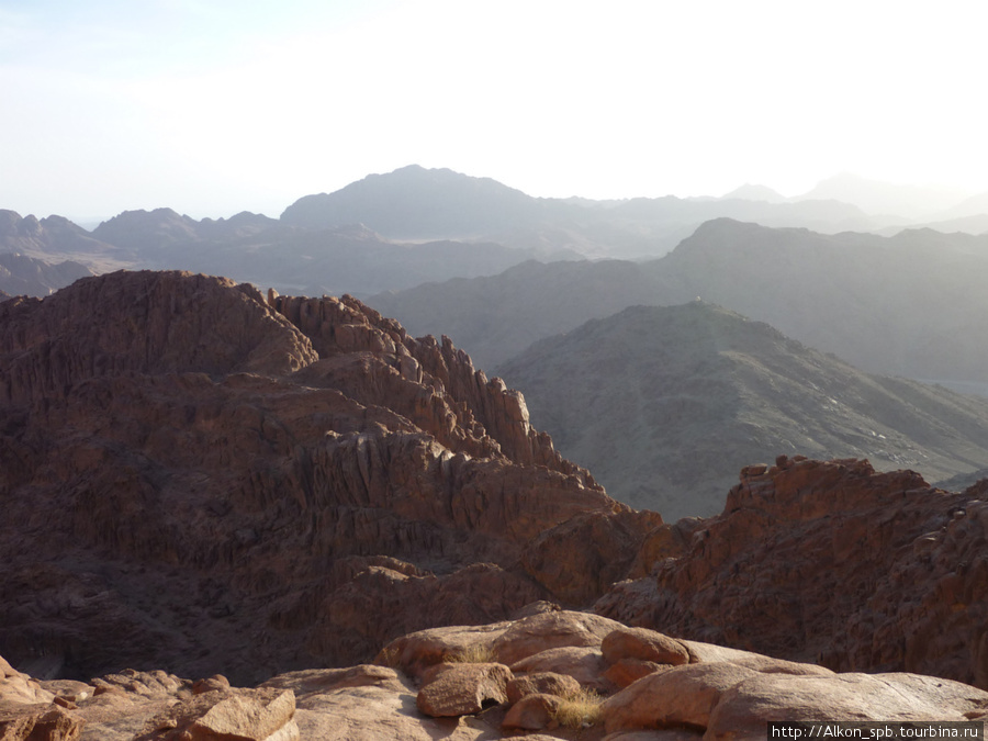 Спуск с горы Моисея, или утренний Синай гора Синай (2285м), Египет