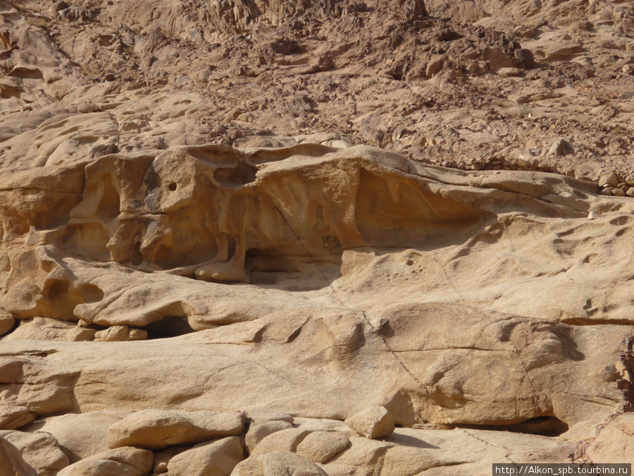 Вот это то место, куда Моисей кинул золотого тельца гора Синай (2285м), Египет