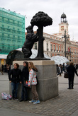 символ Мадрида — медведь у земляничного дерева