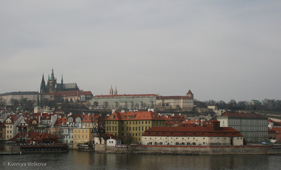 Вид с моста на Пражский Град. Прага, Чехия