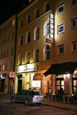 Это наш отель Savoy. Кстати, отели в Мюнхене очень дорогие.