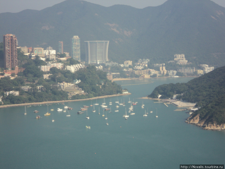 Вид на окрестности парка с фуникулера Гонконг