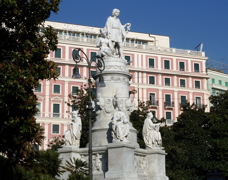Памятник Христофору Колумбу Генуя, Италия