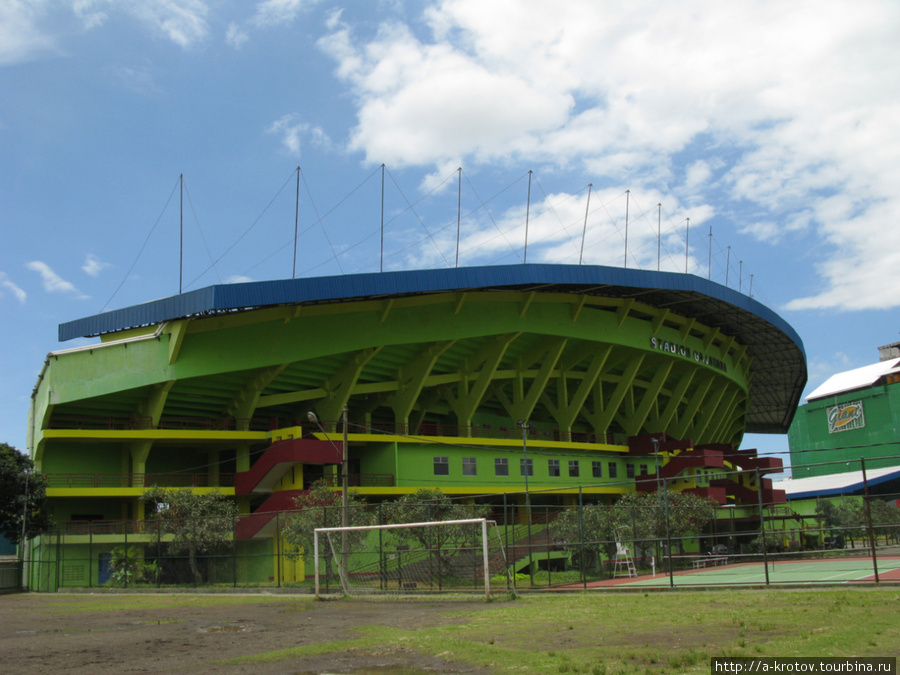 Местный стадион Маланг, Индонезия