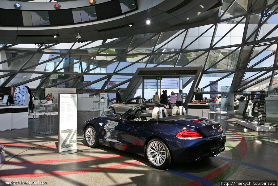 Штаб-квартира BMW в Мюнхене Мюнхен, Германия