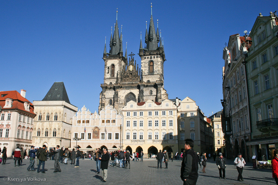 Староместская площадь, впереди виднеется Тынский храм. Прага, Чехия