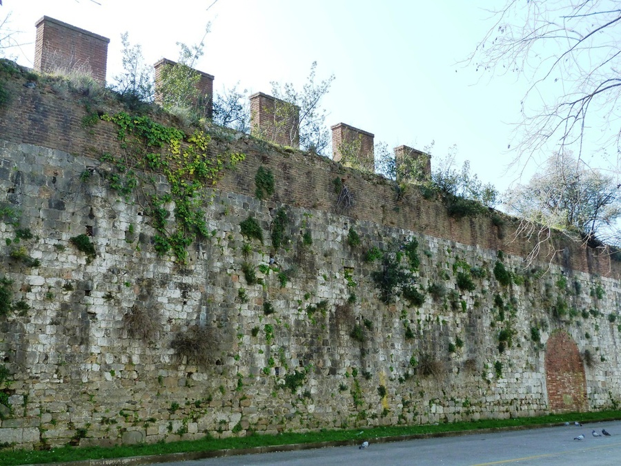 Крепостная стена Пиза, Италия