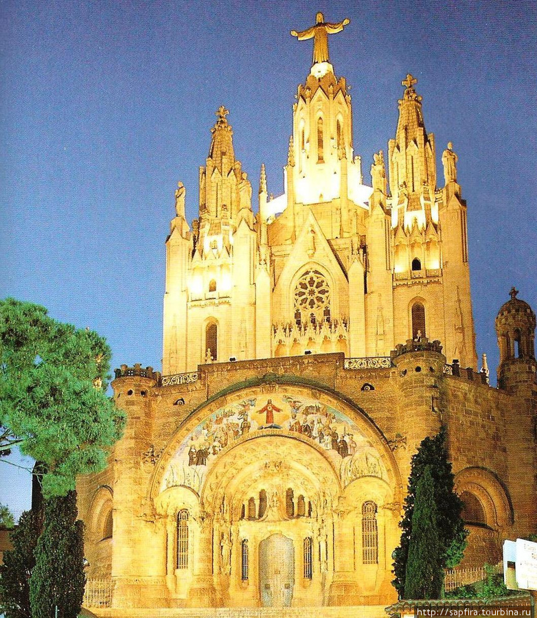 Храм Святого Сердца .находится на Тибидабо из одной вершин замыкающей долину Барселоны горной гряды Кольсеролы. Барселона, Испания