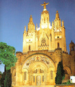 Храм Святого Сердца .находится на Тибидабо из одной вершин замыкающей долину Барселоны горной гряды Кольсеролы.
