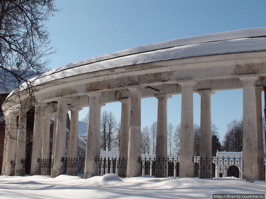Двойная дорическая колоннада Знаменское-Раёк, Россия