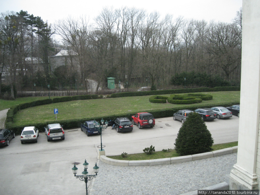 Парковка перед отелем Вена, Австрия