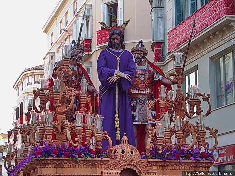 Один из тронов, представляющий библейский эпизод Малага, Испания
