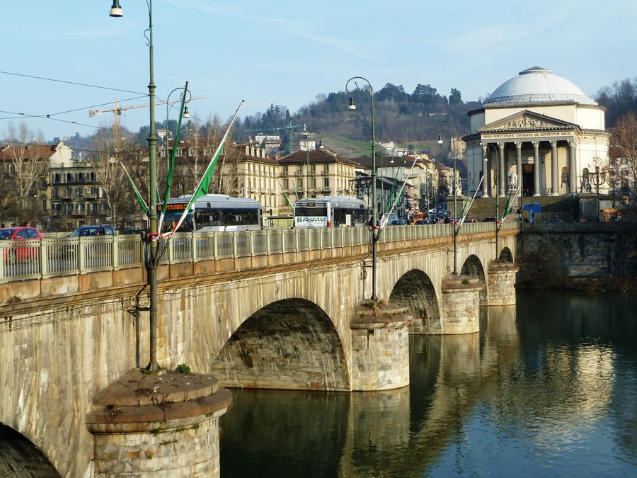 Мост Виктора-Эммануила I через реку По Турин, Италия