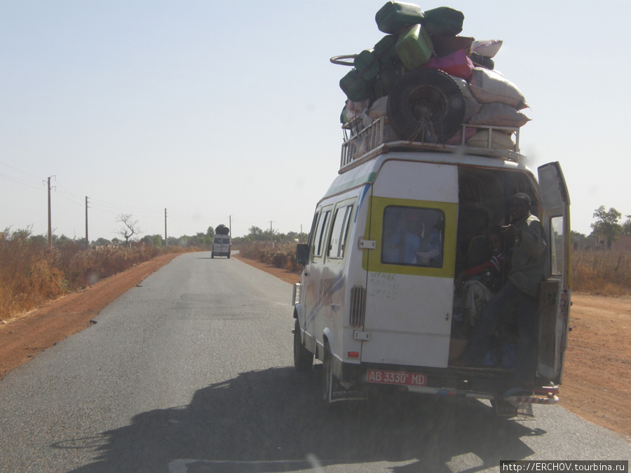 Дорога на Мопти Область Бамако, Мали