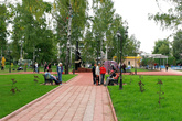 Аллея в парке Воробьева.
