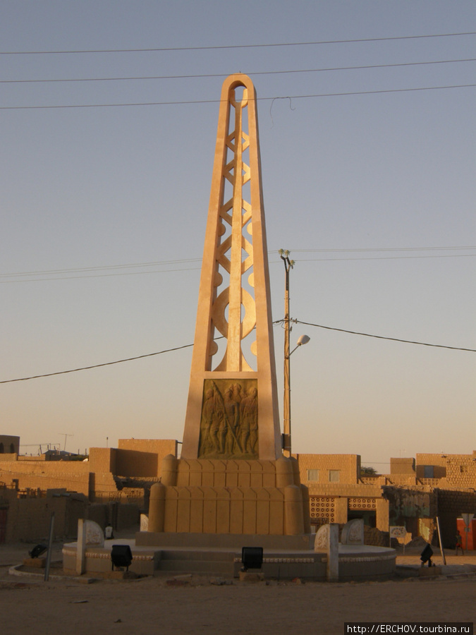 Памятник независимости. Тимбукту, Мали