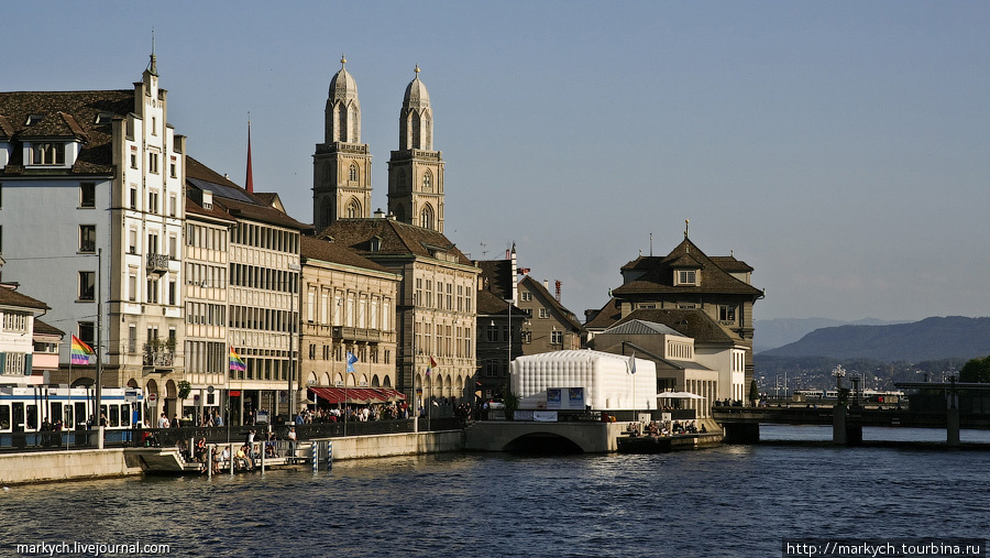 Центр города раскинулся на обоих берегах реки Лиммат, впадающей в Цюрихское озеро. Река разделяет старый город на две части. Цюрих, Швейцария