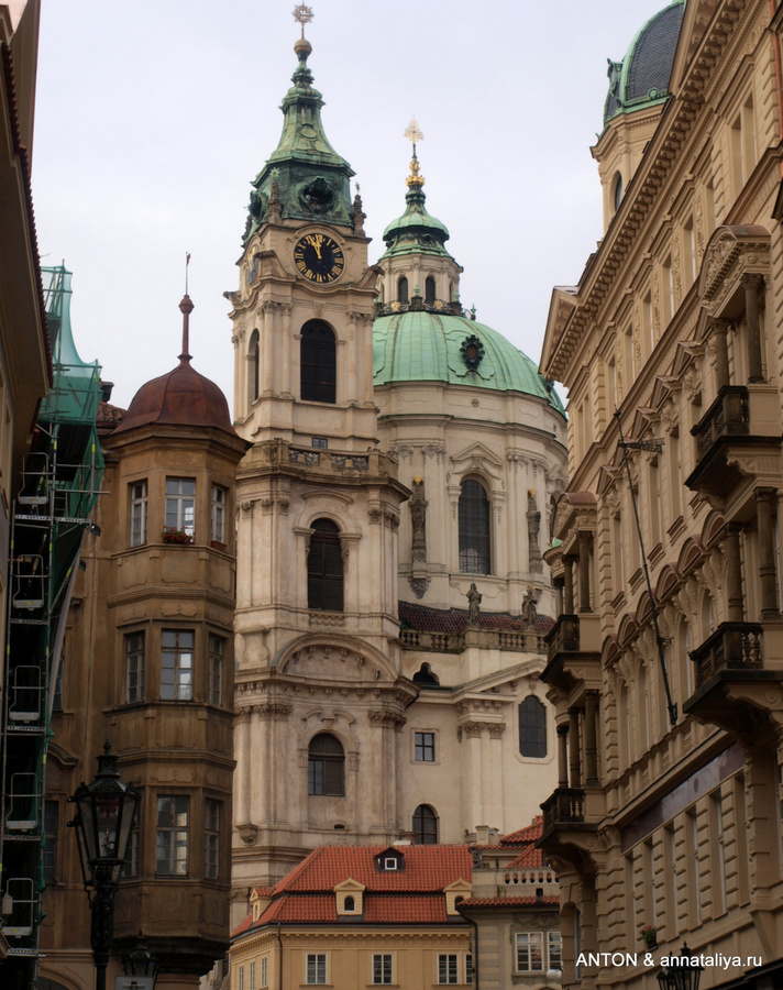 Костел святого Микулаша с колокольней Прага, Чехия