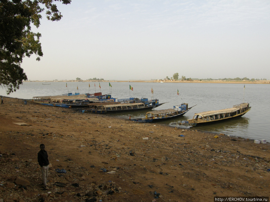 Прогулка по реке Бани Область Мопти, Мали